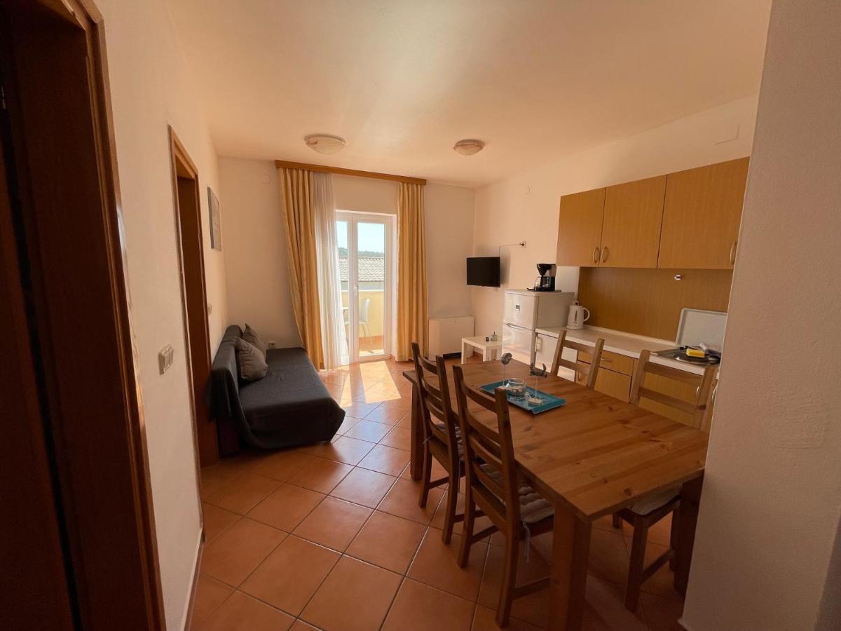 Apartman Theresa Barbat na Rabu Exteriör bild